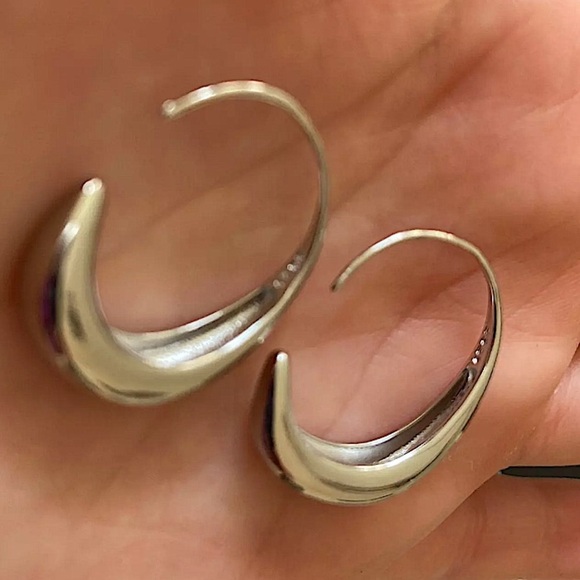 STERLING SILVER HOOP MINIMALIST EARRINGS - Picture 5 of 9